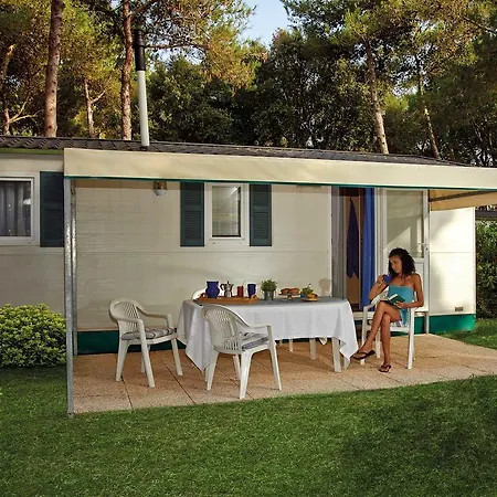 Campingplads Camping Baia Domizia - Campings.Com