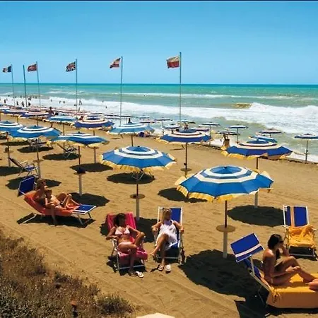 Camping Baia Domizia - Campings.Com 4*
