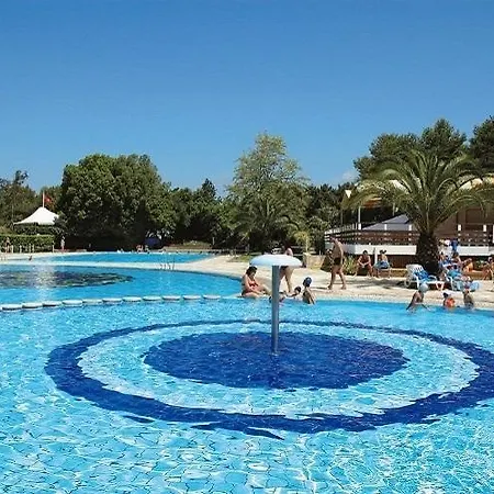 Camping Baia Domizia - Campings.Com Campingplads 4*
